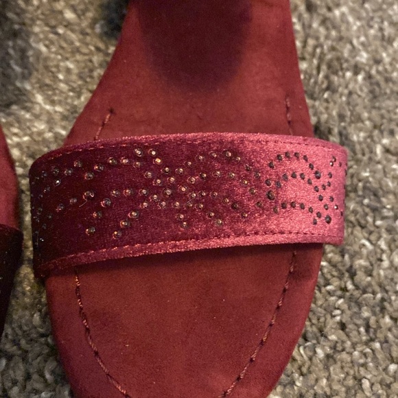 New York Transit Wine Velvet Beaded Open Toe Ankle Wedges sz 8.5 NIB - Picture 3 of 8